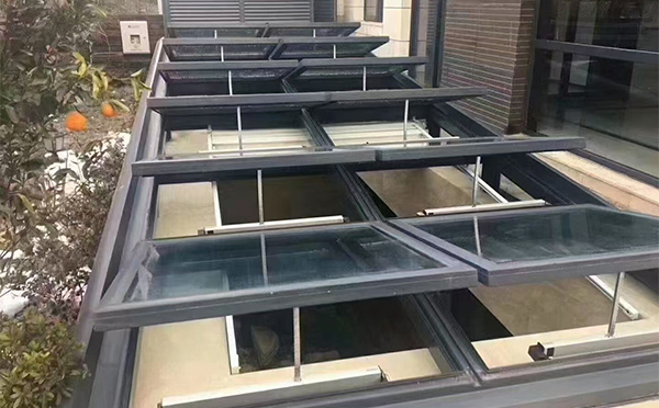 某轨道交通车辆维修车间临夏县排烟窗应用