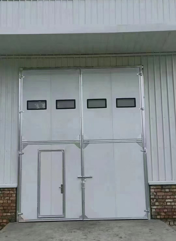 临夏县工业门在设备装配车间出入口的实施记录