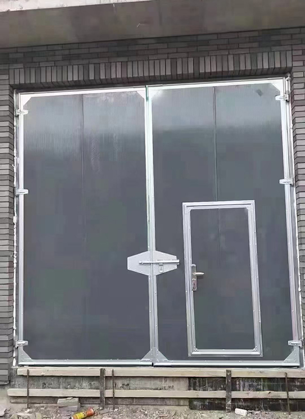 临夏县工业平开门在大型设备制造车间的应用实例